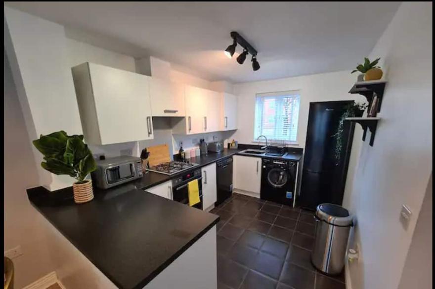 5 Bedroom Town House in Gloucester