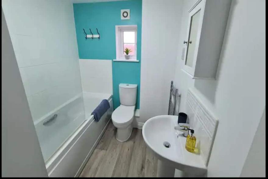 5 Bedroom Town House in Gloucester