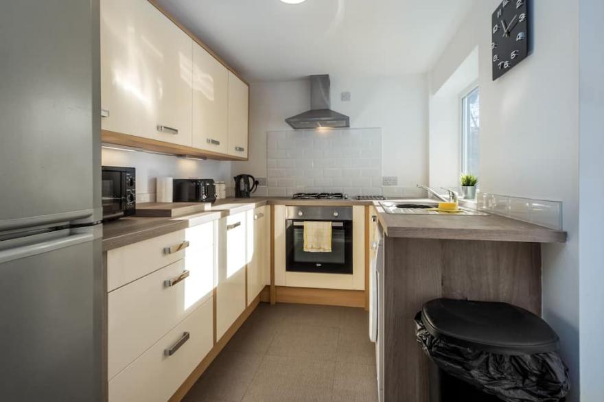 Apex Living Ne - Contractor & Family Friendly✔Netflix✔FREE Parking 2