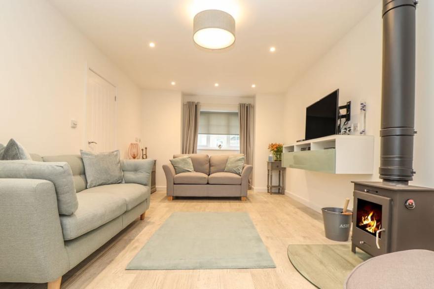 KOBER HOUSE, pet friendly, with open fire in Mullion