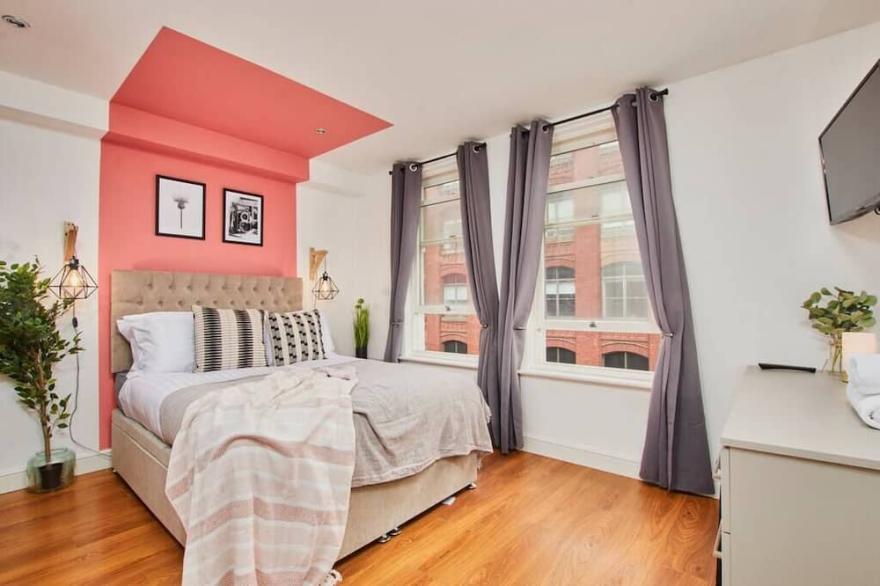 Stunning City Centre 3 Bed, 3 Bath - Sleeps 8!