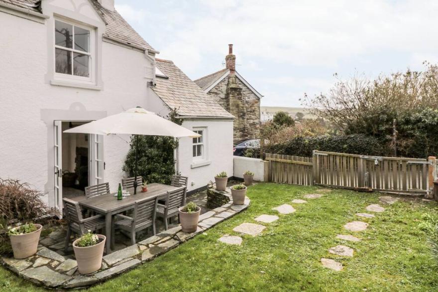 1 JUBILEE COTTAGE, pet friendly, with open fire in Trebarwith Strand
