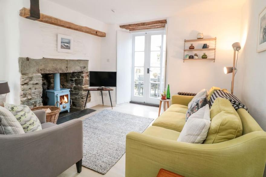 1 JUBILEE COTTAGE, pet friendly, with open fire in Trebarwith Strand
