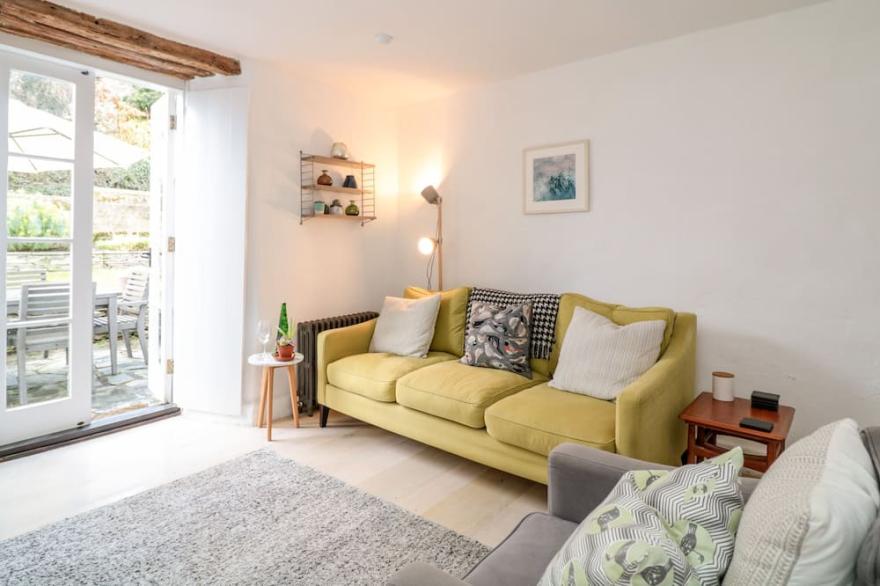 1 JUBILEE COTTAGE, pet friendly, with open fire in Trebarwith Strand