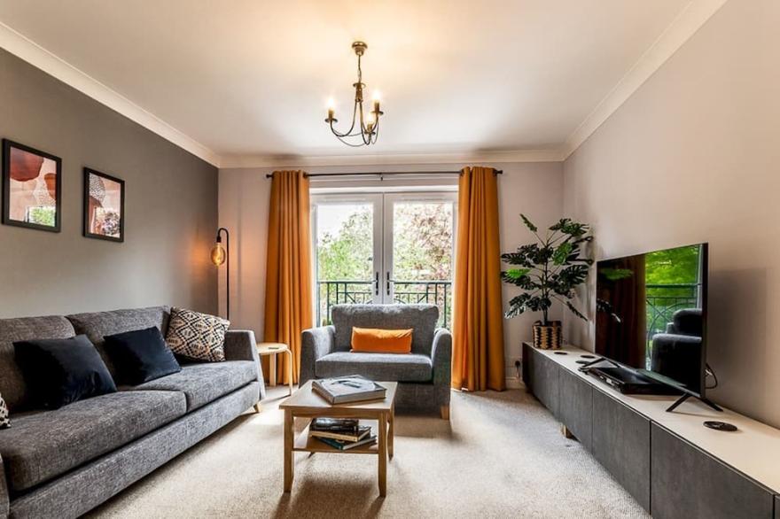 Pass the Keys | Stylish holiday townhouse by the Quay with parking