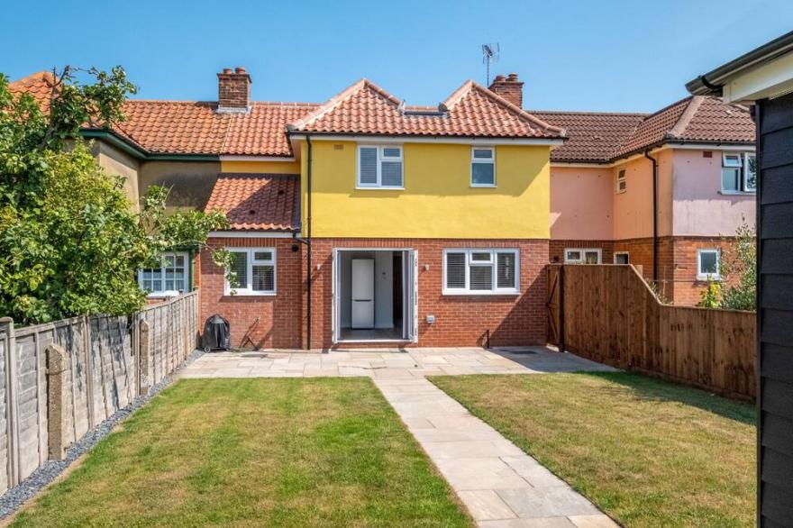 Pigwig Cottage, Thorpeness - sleeps 5 guests  in 3 bedrooms