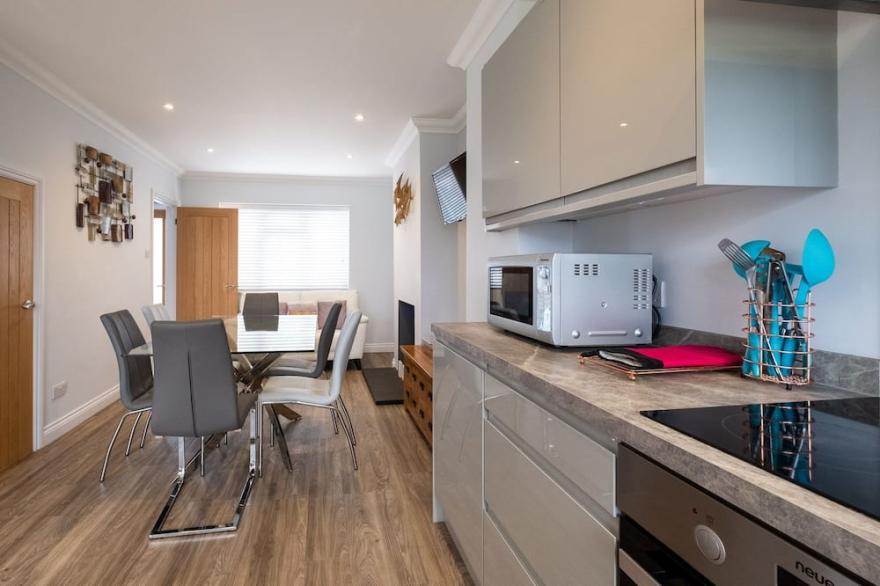 Pigwig Cottage, Thorpeness - sleeps 5 guests  in 3 bedrooms