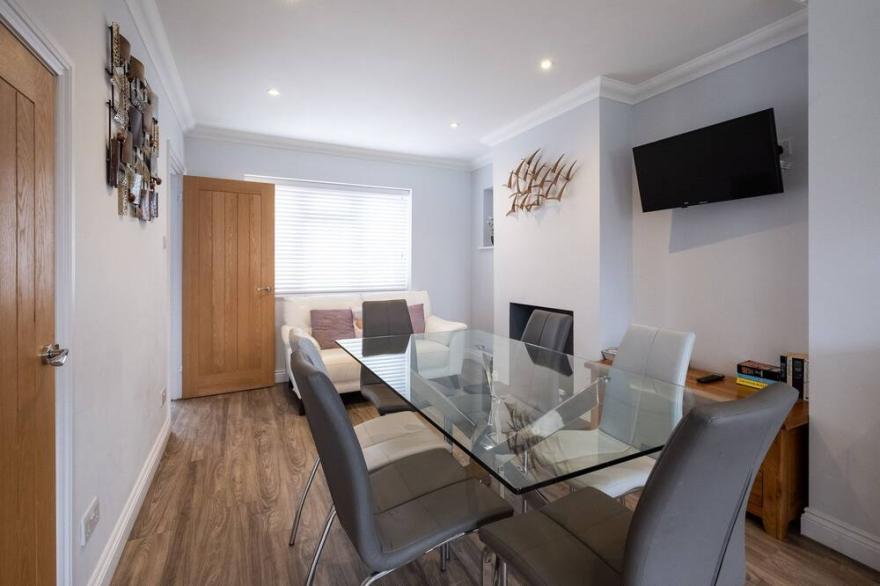 Pigwig Cottage, Thorpeness - sleeps 5 guests  in 3 bedrooms