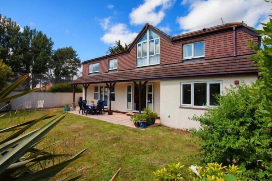 Vacation home Sunny in Torquay - 8 persons, 4 bedrooms