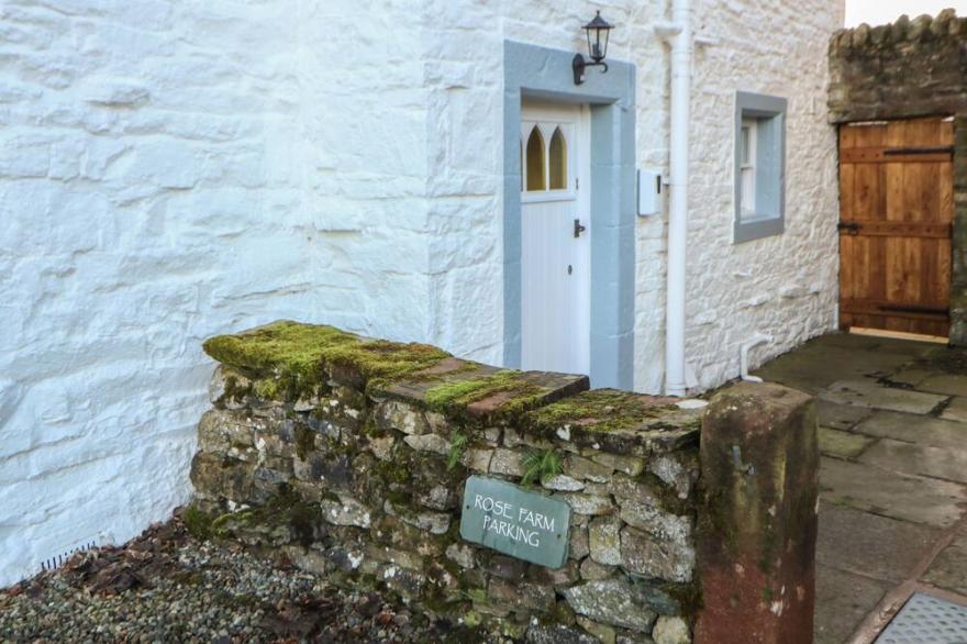 ROSE FARM, pet friendly, with open fire in Dacre