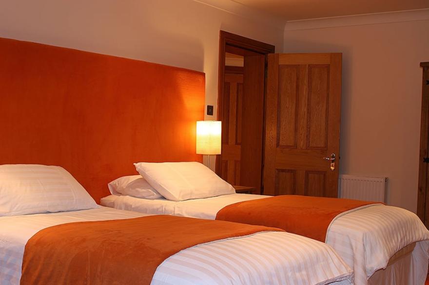 Kingsview Apartment -  an apartment that sleeps 5 guests  in 2 bedrooms