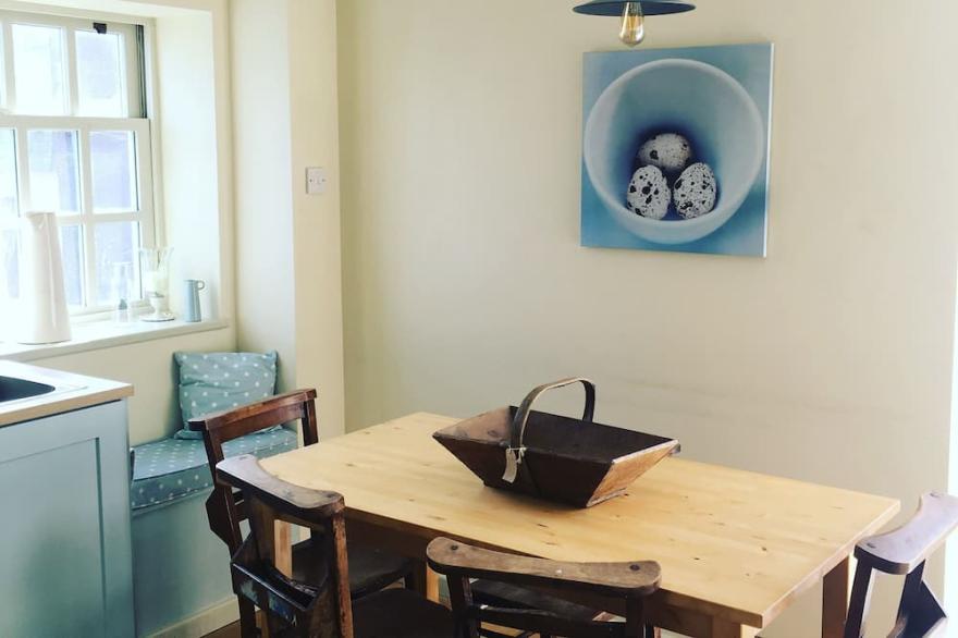 Stunning sea views - stylish Cornish beach cottage - the perfect getaway