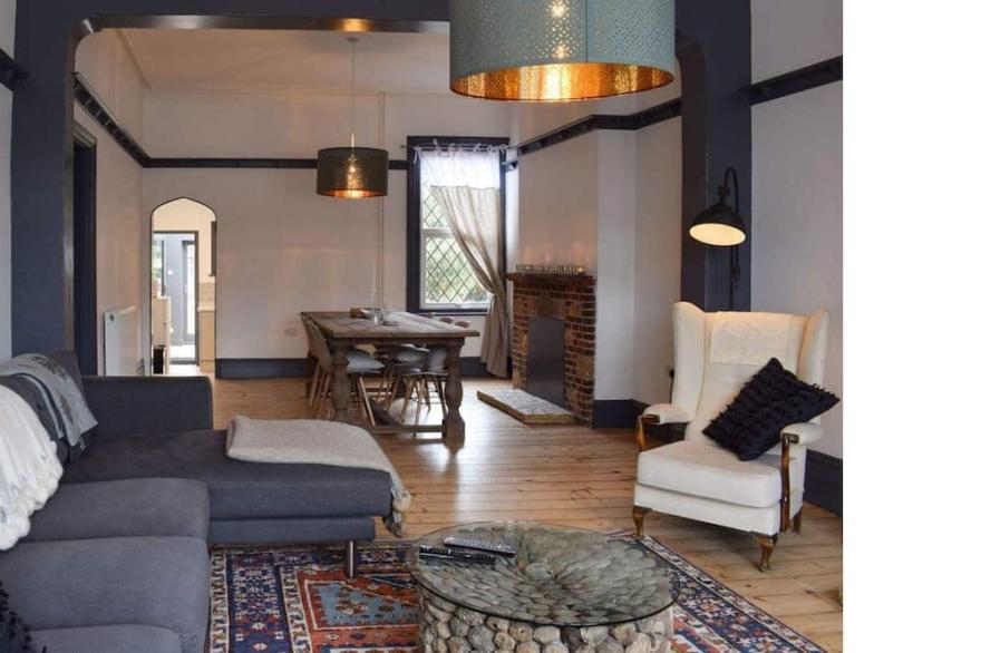 Spacious townhouse with private garden and walking distance to beach
