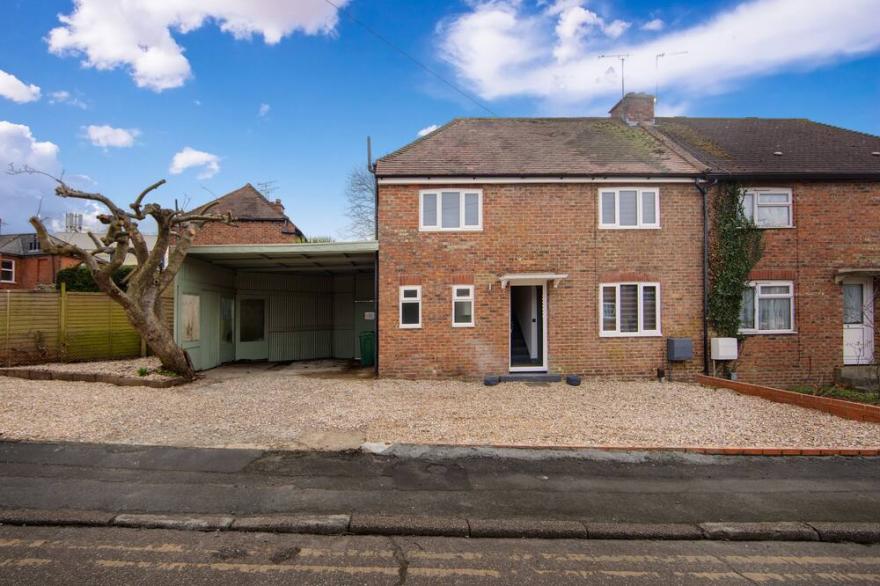 Central 4 Bedroom House close to town and station