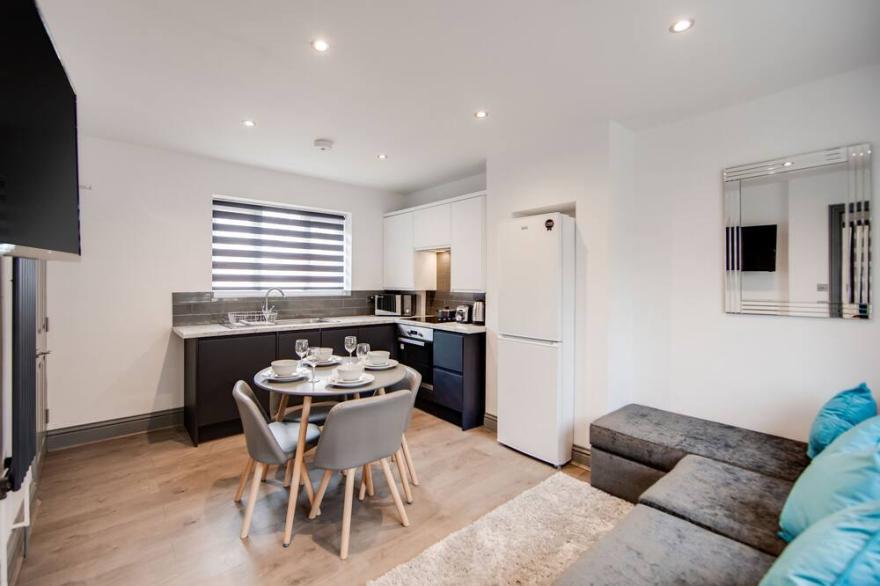 Central 4 Bedroom House close to town and station