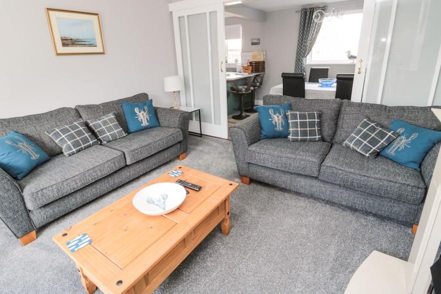 FISHERMAN'S ROW, family friendly, country holiday cottage in Amble