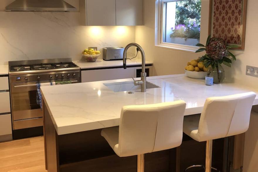 Pretty white stucco detached house in the heart of Little Venice