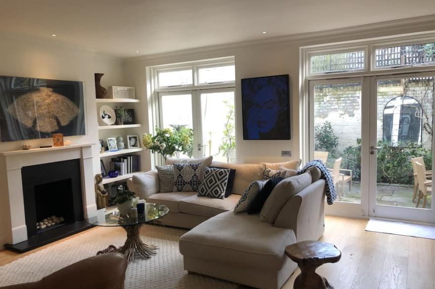 Pretty white stucco detached house in the heart of Little Venice