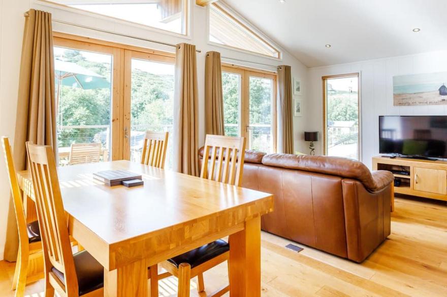 6 HEDGEROWS, pet friendly, luxury holiday cottage in Lanreath