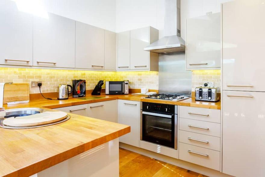 6 HEDGEROWS, pet friendly, luxury holiday cottage in Lanreath