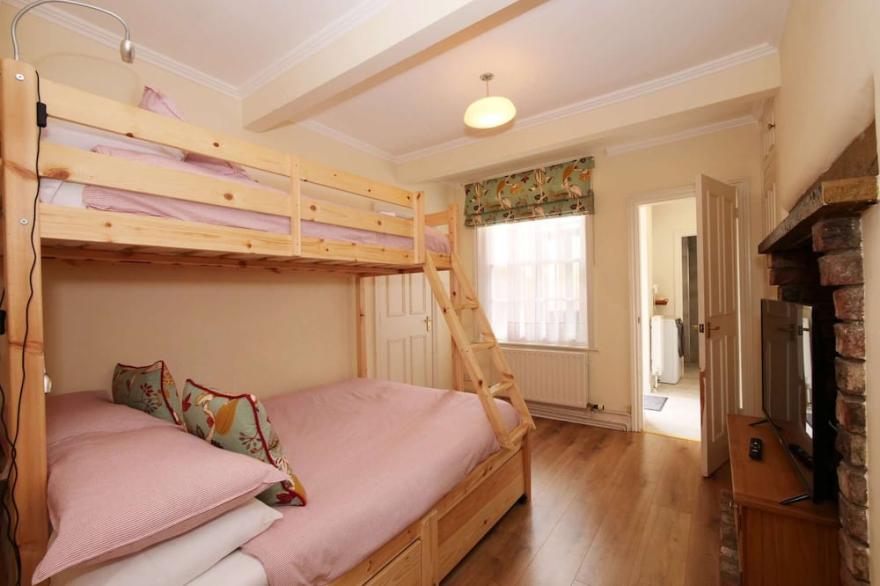 Stodham House Quirky Central Townhouse, 4 beds sleeps up to 9