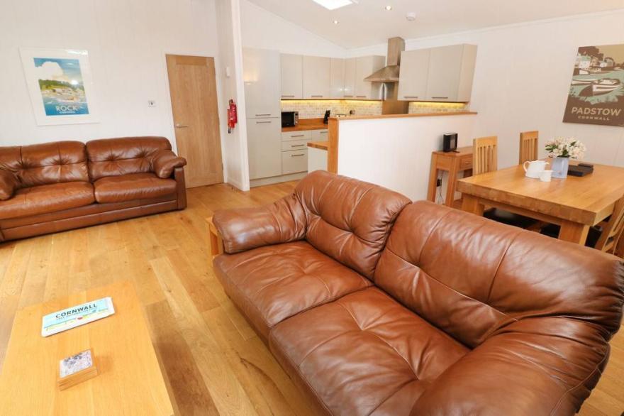 1 MILLER'S ISLAND, pet friendly, with hot tub in Lanreath