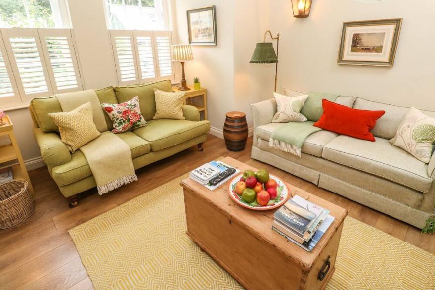 THE COACH HOUSE AT PENDOWER HOUSE, pet friendly in Fowey