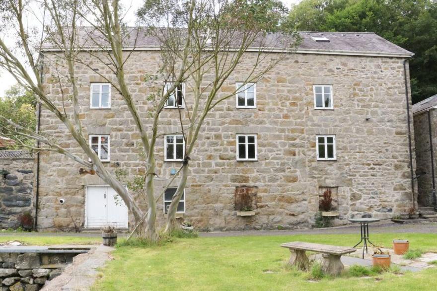FELIN, pet friendly, country holiday cottage in Llanfairpwllgwyngyll
