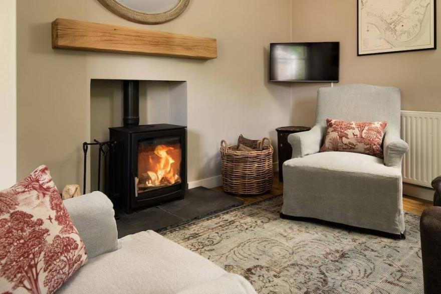 CRAILING WEST LODGE - sleeps 2 guests  in 1 bedroom