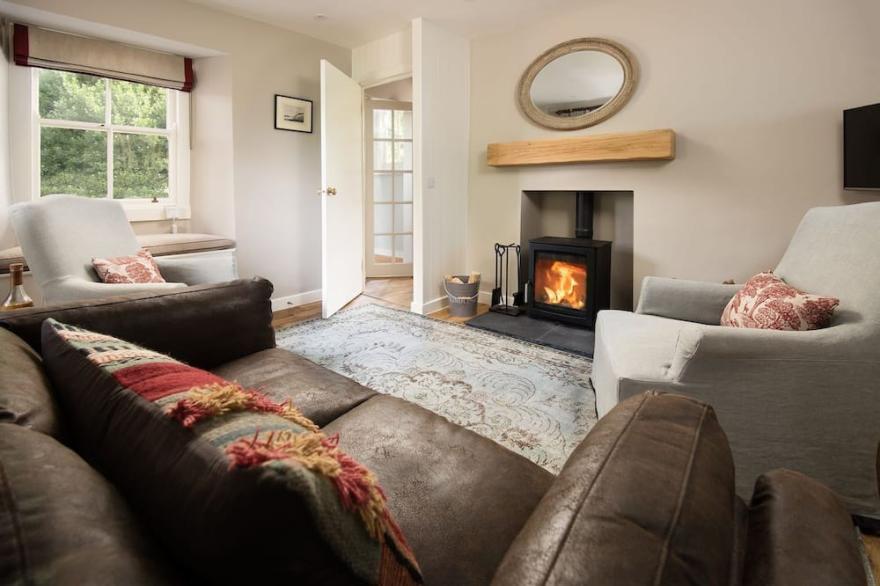 CRAILING WEST LODGE - sleeps 2 guests  in 1 bedroom