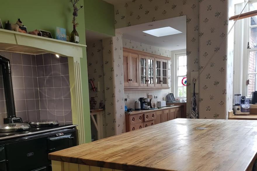 Fun & Spacious Mansion for 6 to 21+, The Lakes and Hadrian’s Wall