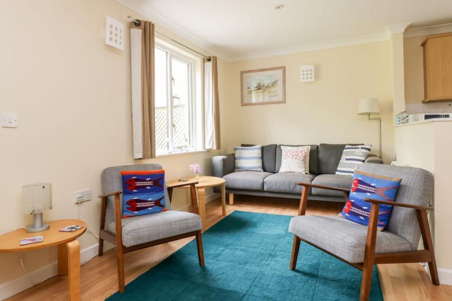 PUGWASH COTTAGE, pet friendly, character holiday cottage in Falmouth