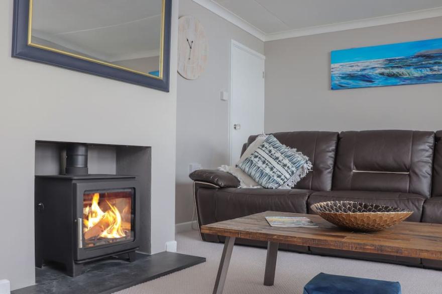 STONECROFT, pet friendly, character holiday cottage in Praa Sands