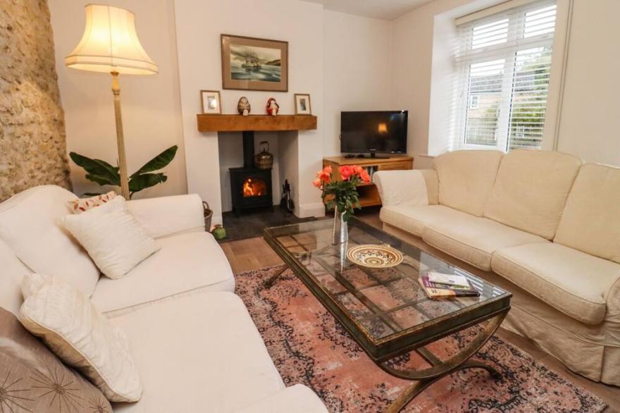 57 BRADLEY STREET, romantic, with open fire in Wotton-Under-Edge