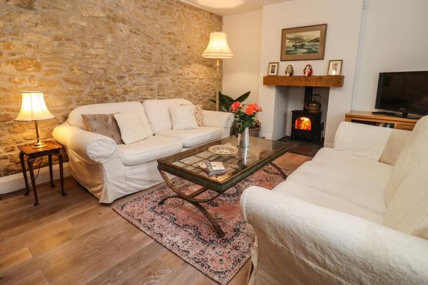 57 BRADLEY STREET, romantic, with open fire in Wotton-Under-Edge