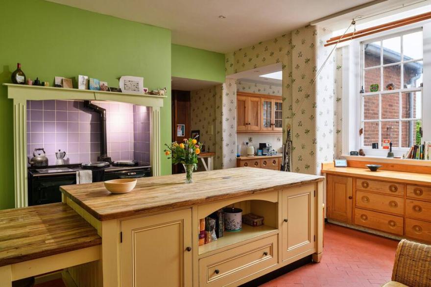 Edwardian Manor House, 9 Bedrooms, Sleeps up to 21