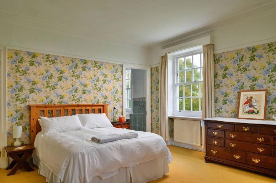 Edwardian Manor House, 9 Bedrooms, Sleeps up to 21