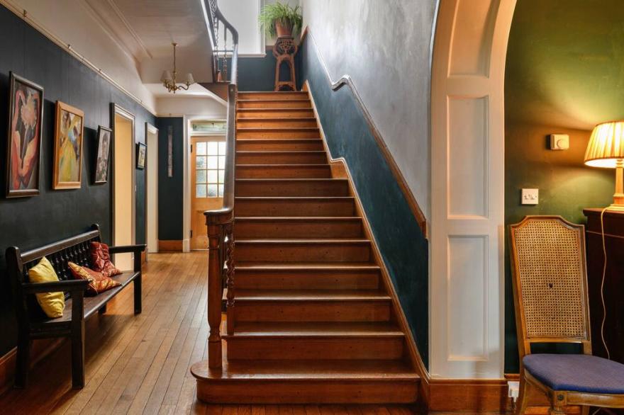 Edwardian Manor House, 9 Bedrooms, Sleeps up to 21
