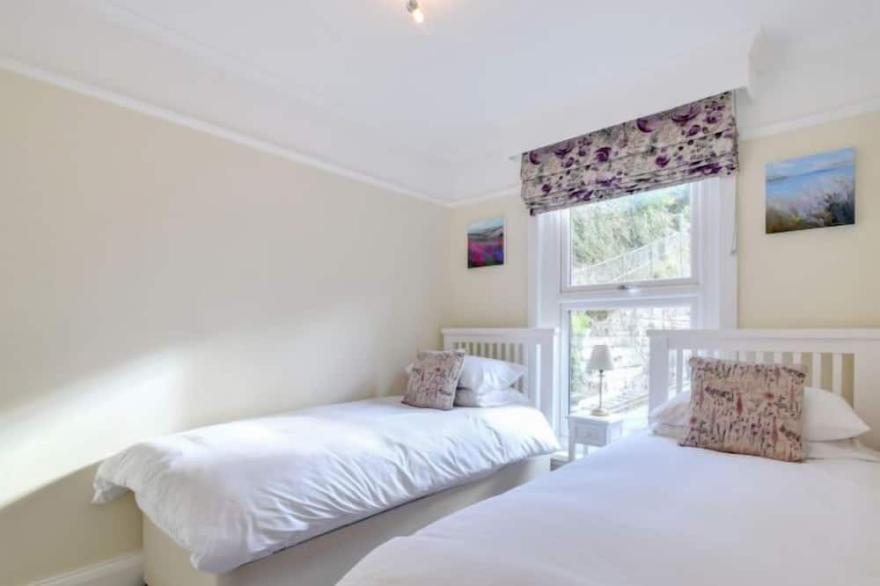 Vacation home Duneside in Looe - 8 persons, 4 bedrooms