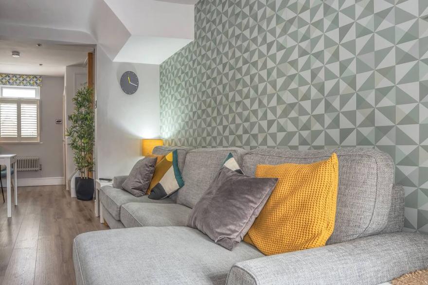 Tarporley High Street - Modern 3 Bed Terrace<br><br>Open plan layout. Central Location