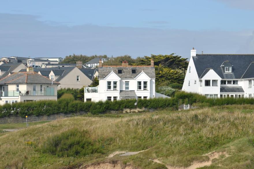 Large Family House Right By The Beach on Treyarnon Bay