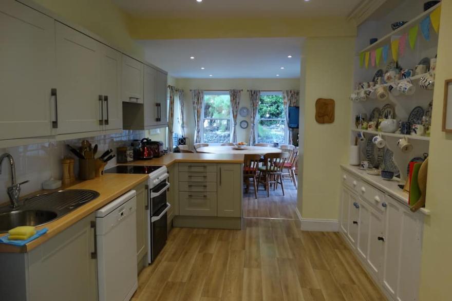 Large Family House Right By The Beach on Treyarnon Bay