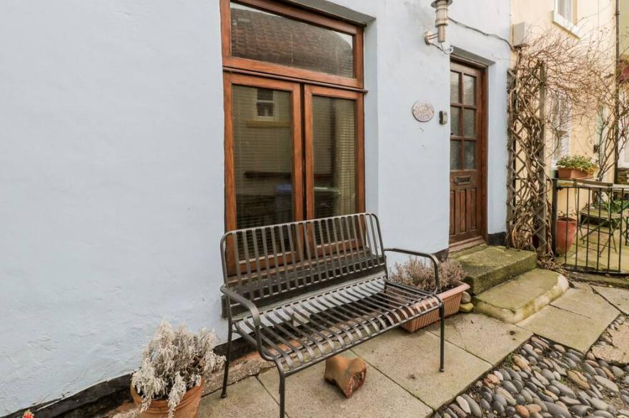 STONEGARTH, pet friendly, character holiday cottage in Staithes