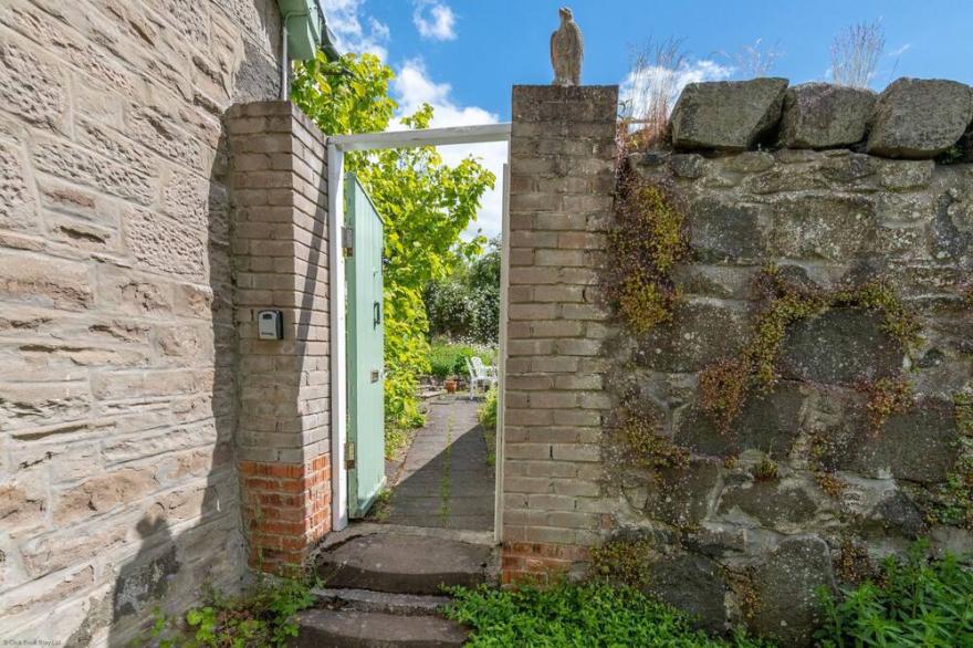 Gardeners Cottage - Walled Garden Retreat  - sleeps 6 guests  in 3 bedrooms