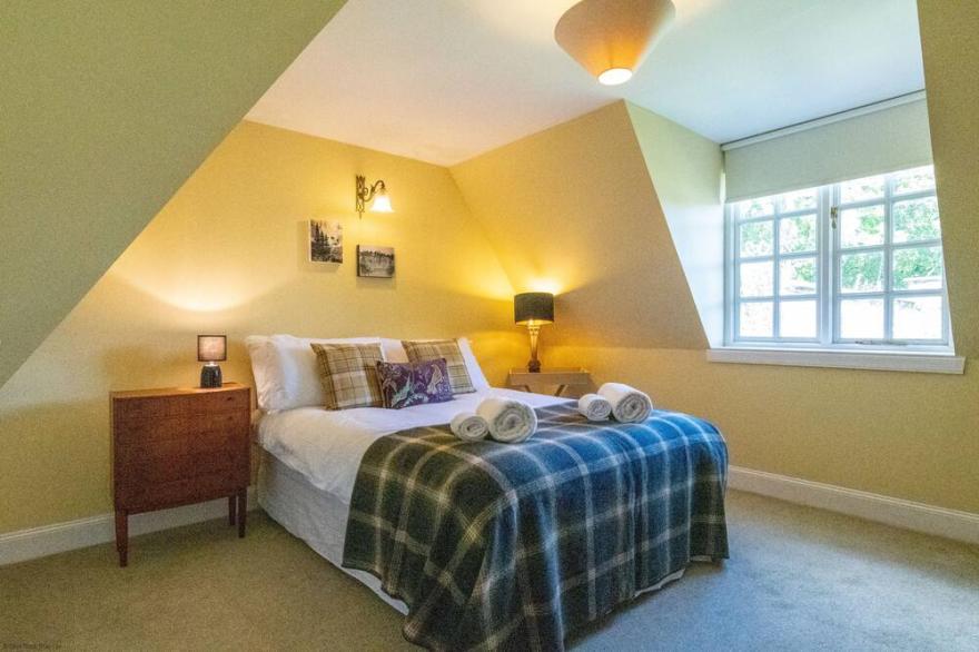 Gardeners Cottage - Walled Garden Retreat  - sleeps 6 guests  in 3 bedrooms