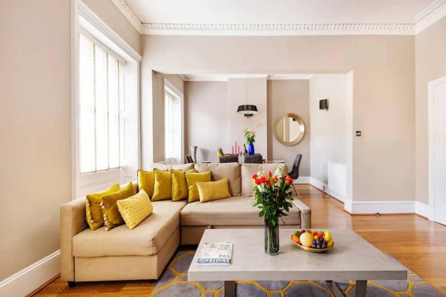 2 BR Large Modern Apartment Hyde Park