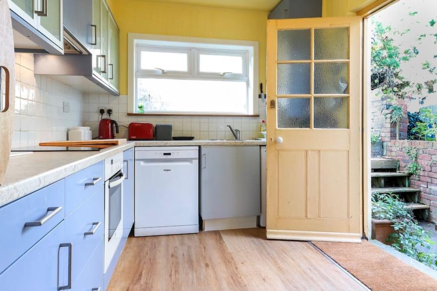 Charming Southville House with Garden