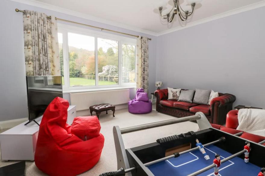 RAINCLIFFE MANOR, family friendly, with a garden in Scarborough