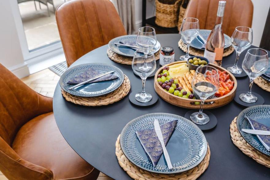 Bishy Road Abode - Stylish Victorian Terrace