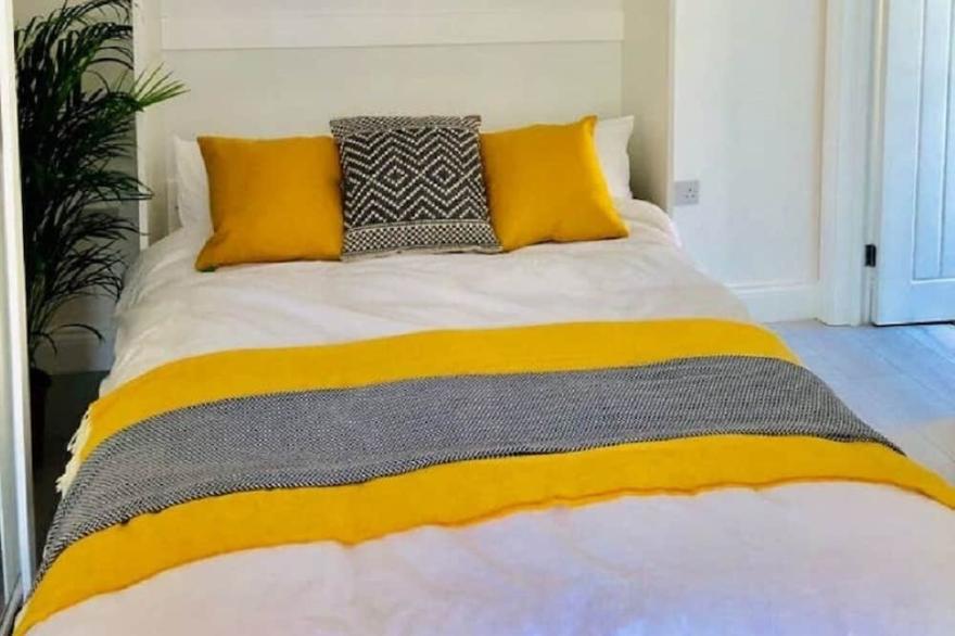 Stunning studio with funky decor in Highgate village - perfect for couples!